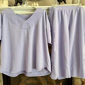 Livi active short sleeve sweatshirt and capri joggers. 18/20